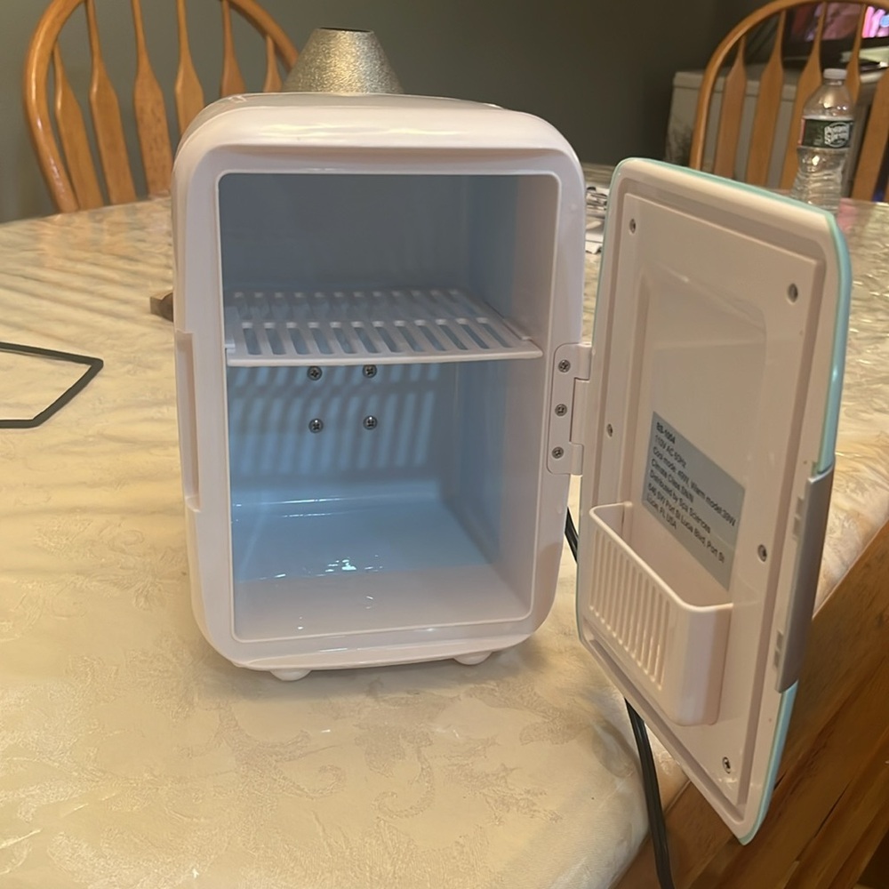 Miniature fridge - Picture 2 of 3